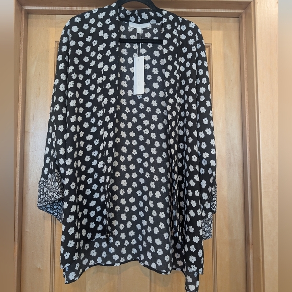 Adyson Parker Sweaters - Adyson Parker Black and White Floral Kimono Blouse